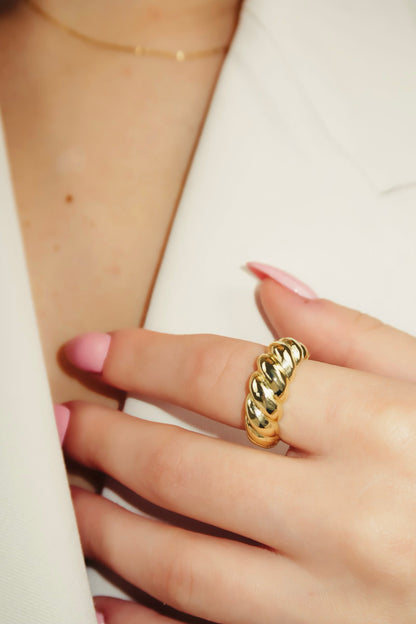 Croissant ring