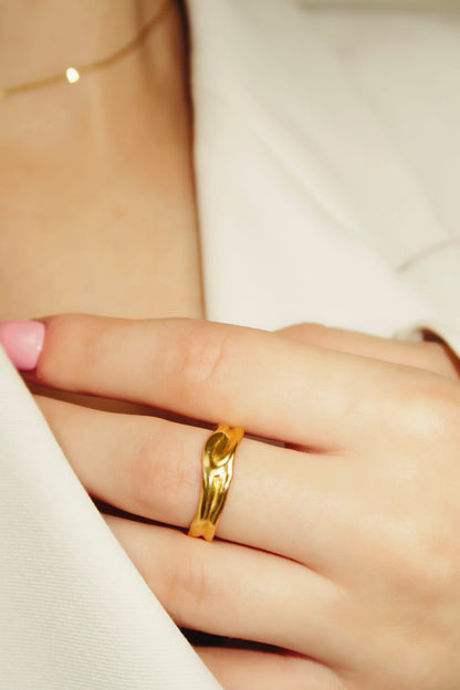 Minimalist Waves Ring