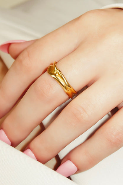 Minimalist Waves Ring